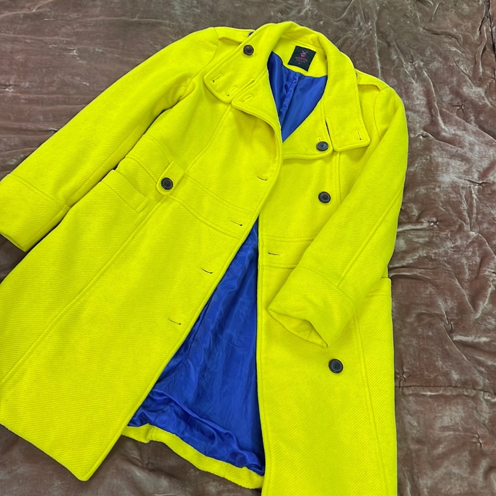 Yellow with blue lining trench